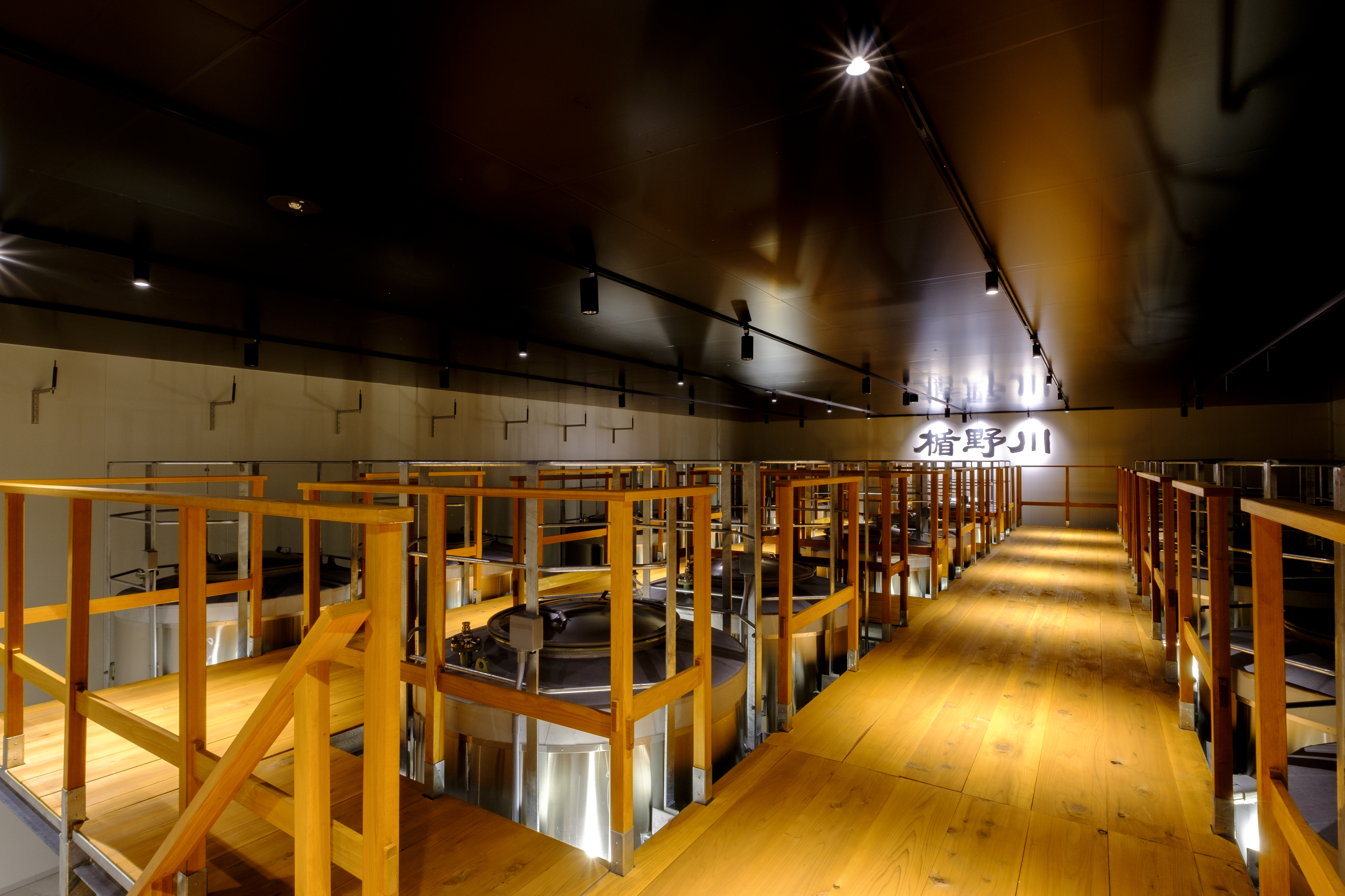山形県の日本酒酒蔵：楯の川酒造の酒蔵内部の様子